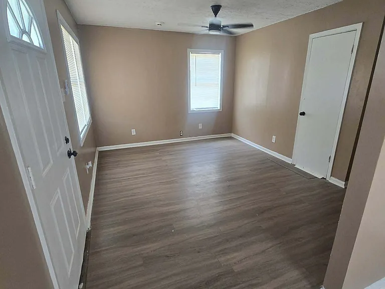 102 Lewis St — Photo 4