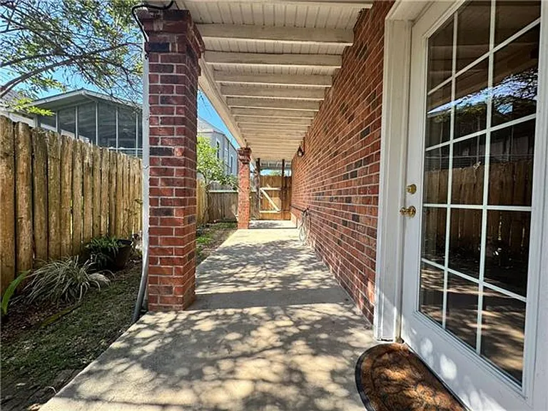 818 Moss St — Photo 12