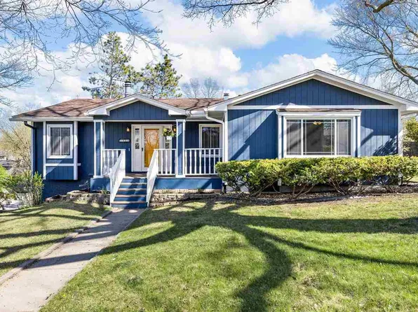 1924 Kathlin Dr, Iowa City, IA 52246