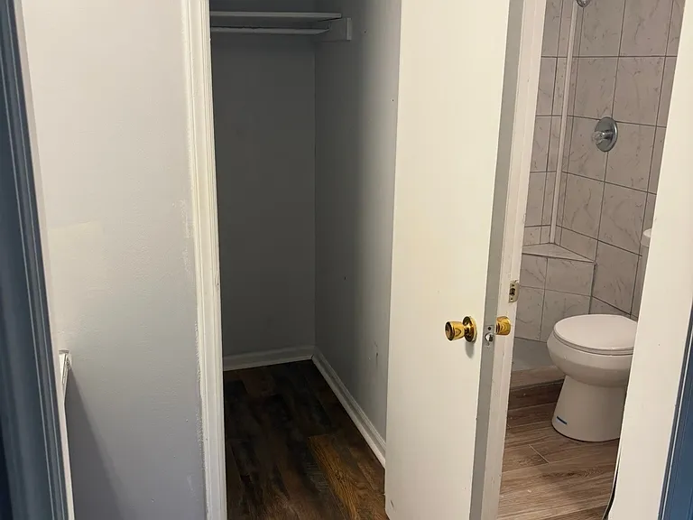 570 Chatsworth Dr — Photo 13