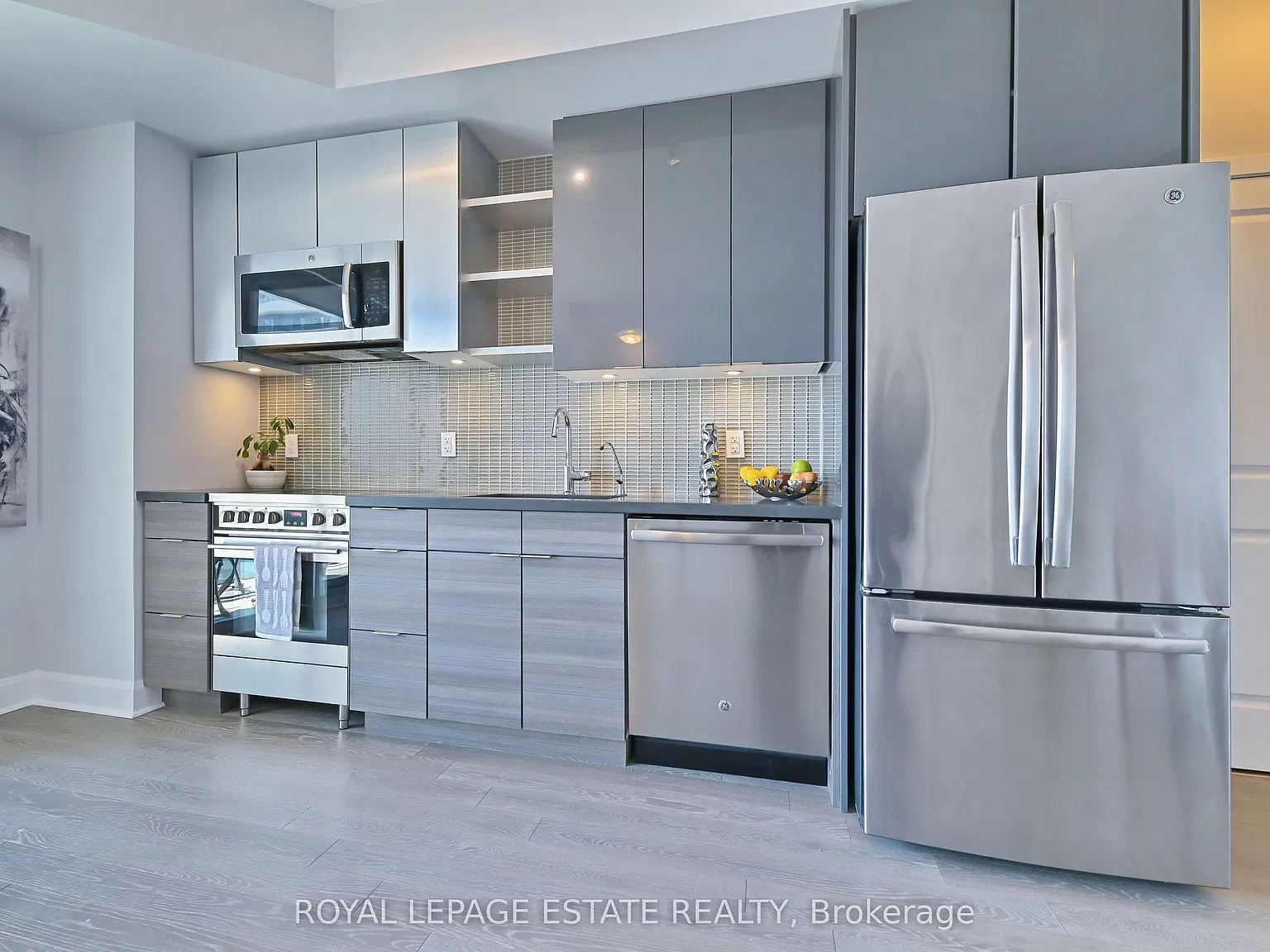 Jade Waterfront Condos — Photo 4