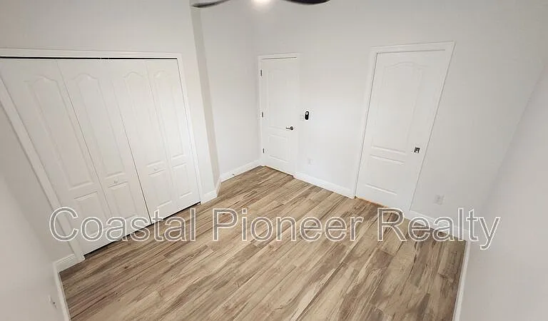 11404 Holmbridge Ln — Photo 43