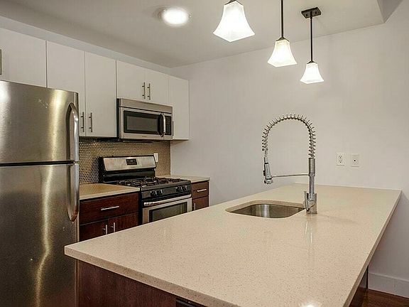3rd image of 80 Meserole St APT 2F