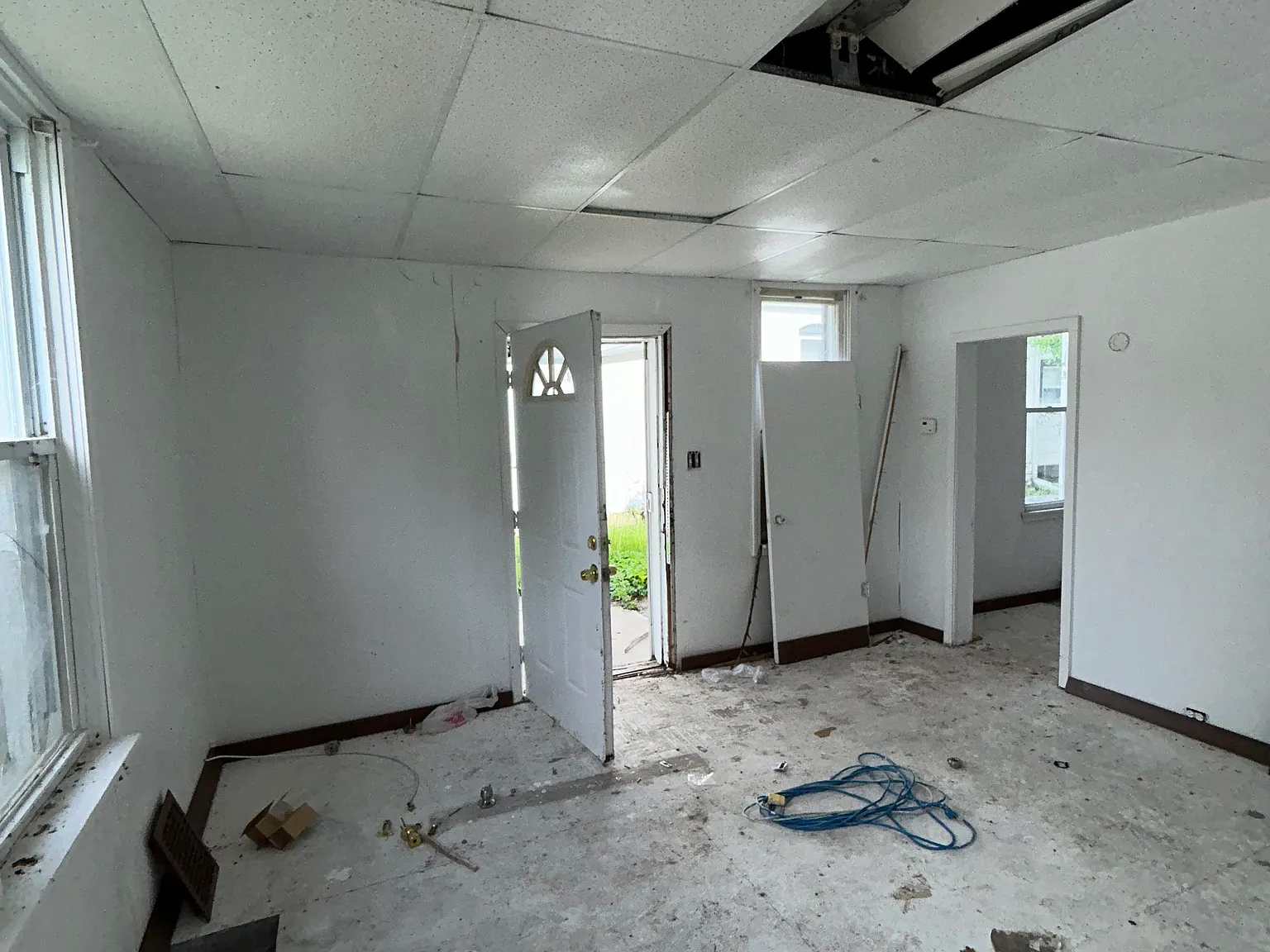 2 bed, 880 sqft, $460 — Photo 2
