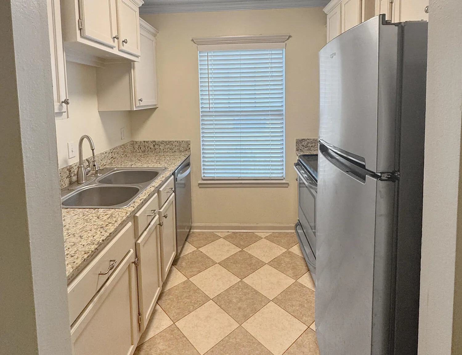 2 bed, 1.5 bath, 984 sqft, $1,350 — Photo 4