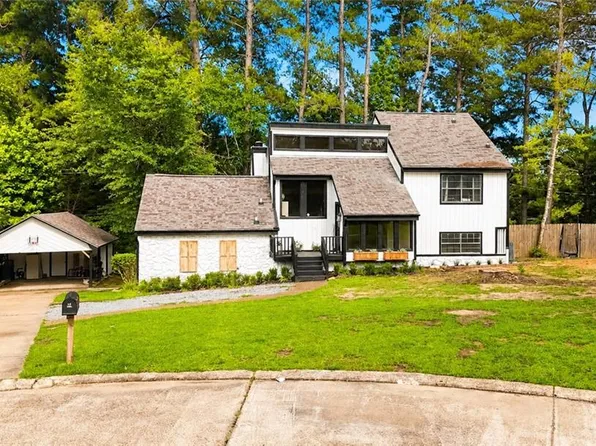 3206 Robert Dr, Pineville, LA 71360