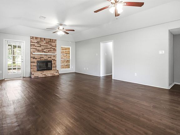 5th image of 208 Garden Dr