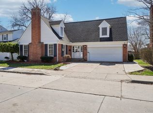 20600 Danbury Ln, Harper Woods, MI
