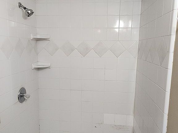 5th image of 5521 N Seward Ave