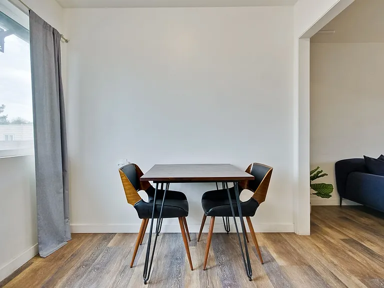 193 Redwood Avenue — Photo 12