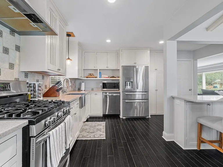 5036 Richmond Dr — Photo 6