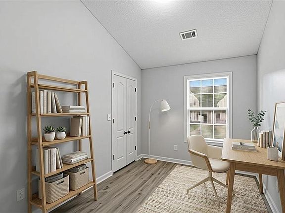 5th image of 8642 Thomas Ln