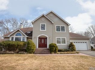 19 Scopelitis Ct, Holbrook, NY 11741