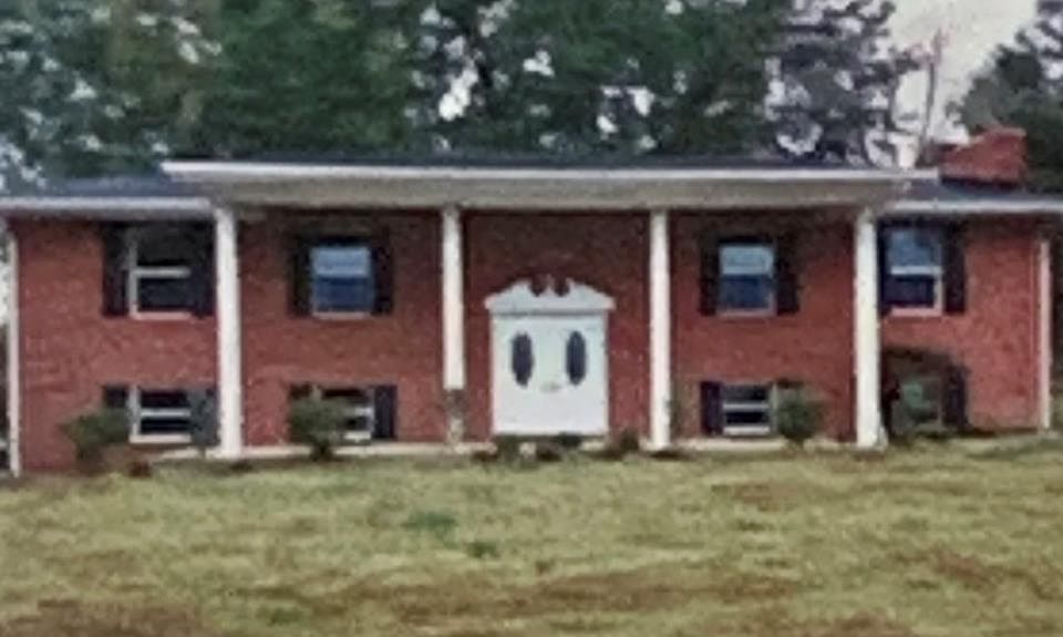 1st image of 35 Christopher Dr