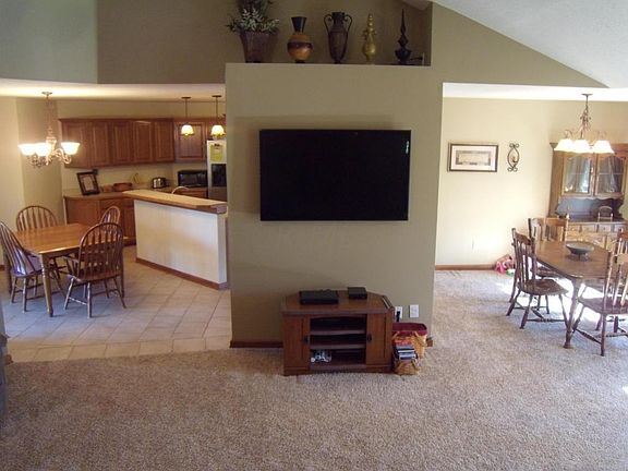 2nd image of 3741 Eagle Dr NW