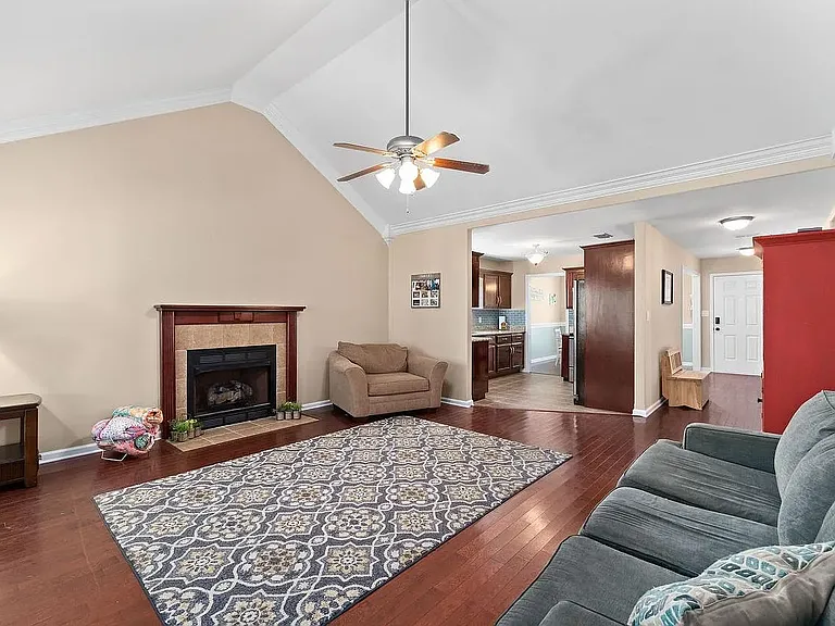 2231 Fairfax Dr — Photo 23