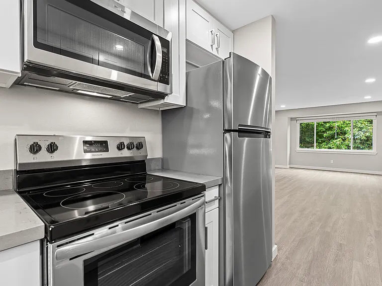 1055 Puget Dr #2 — Photo 2
