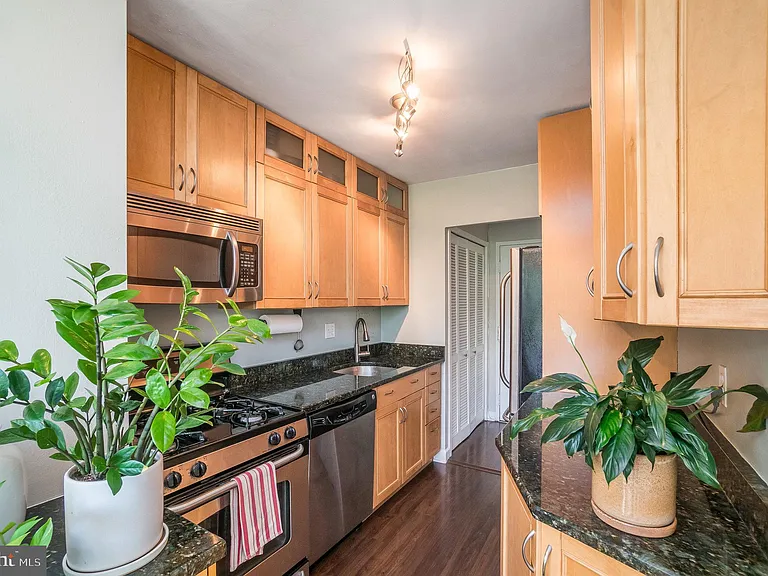 1210 N Taft St #504 — Photo 12