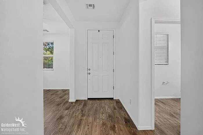 3 bed, 2.5 bath, 1875 sqft, $2,400 — Photo 4