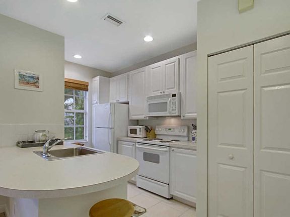 4th image of 168 Florence Dr