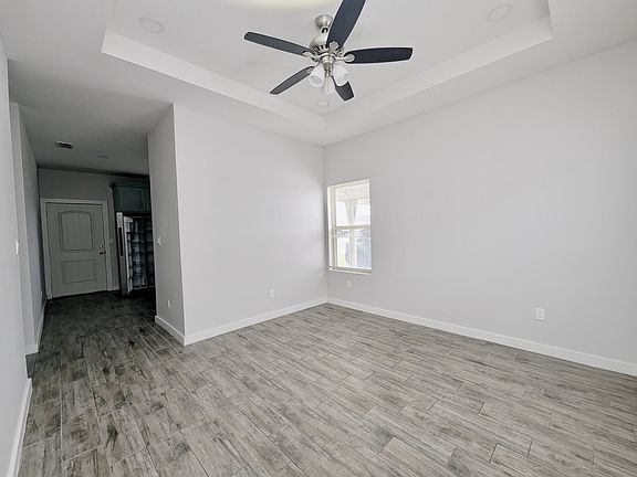 5th image of 912 W Kohala Ave #1