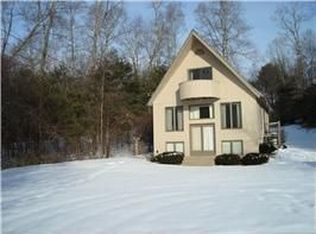 36 Dye Hill Rd, Hope Valley, RI 02832