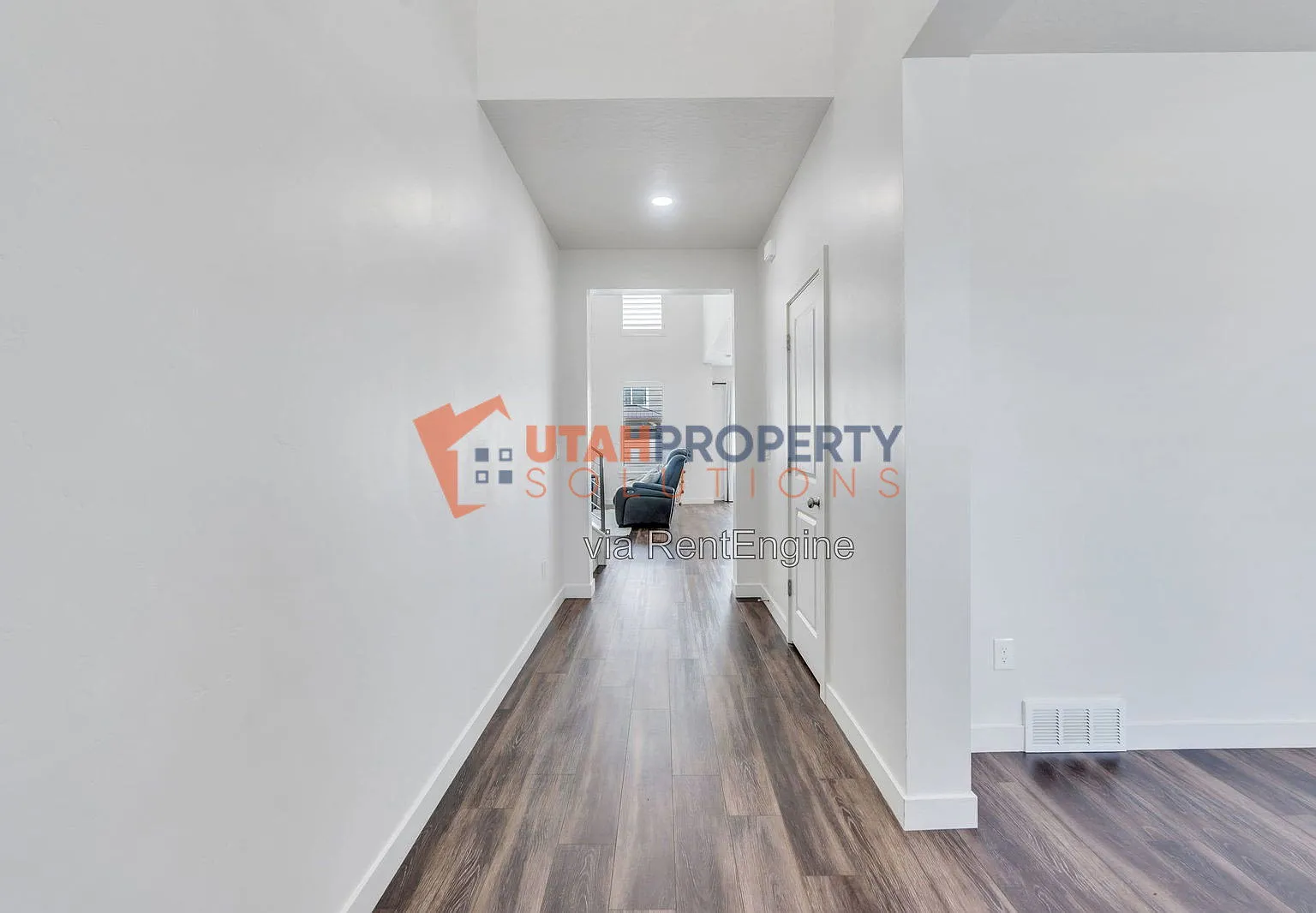5 bed, 3.0 bath, 4831 sqft, $3,425 — Photo 4