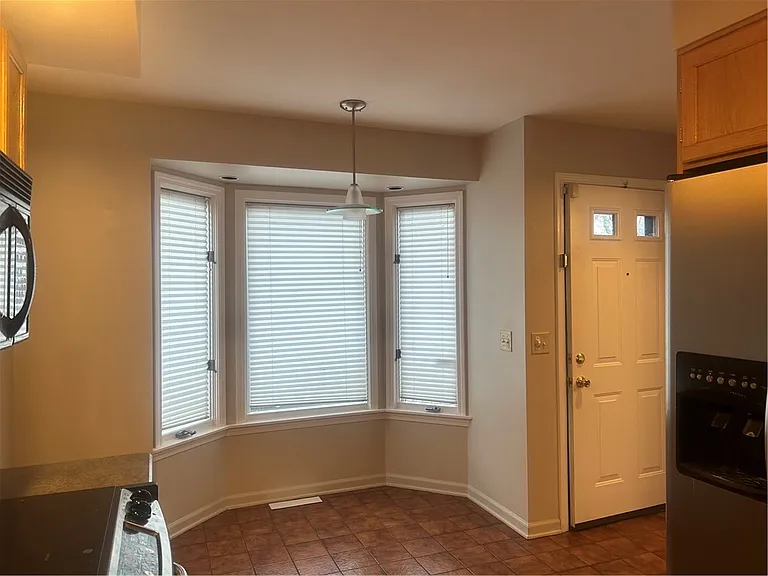 395 Alexander St #12 — Photo 5