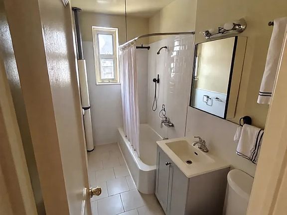 5th image of 140-50 Ash Ave #101