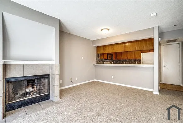 1 bed, 828 sqft, $1,200 — Photo 3