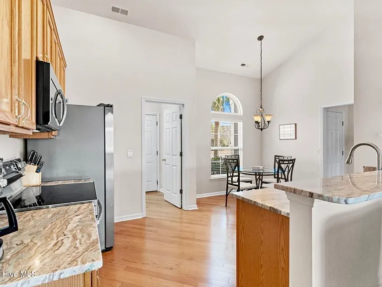 7401 Hermitage Ln — Photo 8
