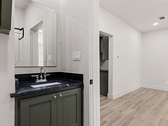 2nd image of 502 W 6th St