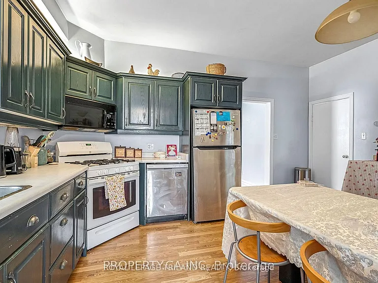 23 Saunby St #A — Photo 8
