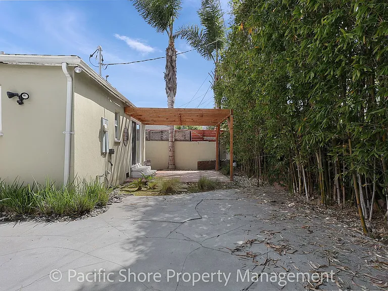 1521 S Curson Ave — Photo 14