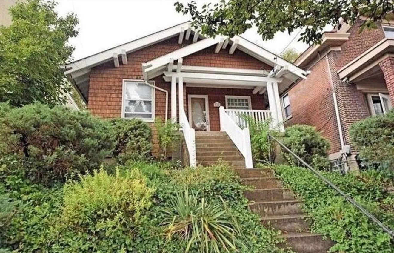 3 bed, 1.5 bath, 1300 sqft, $700 — Photo 1