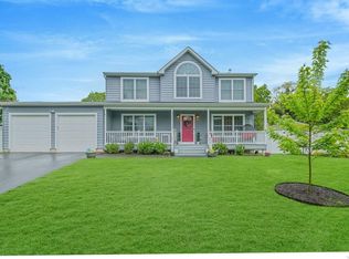 38 Saint Nicholas Ave, Lake Grove, NY 11755