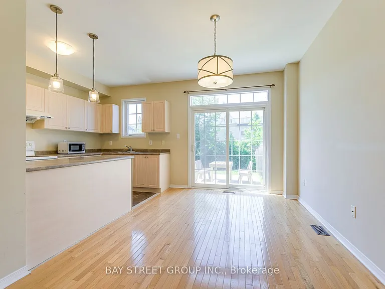 2413 Whistling Springs Cres — Photo 10