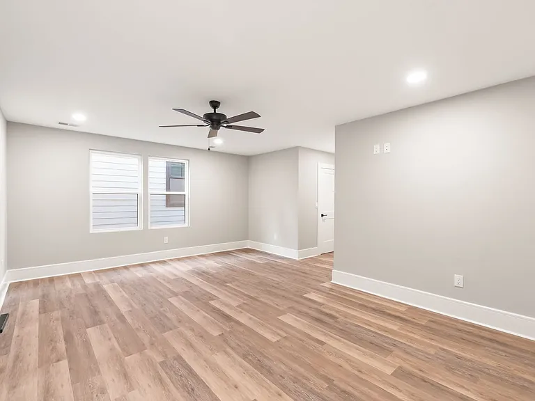 3905 Plainview Rd — Photo 32