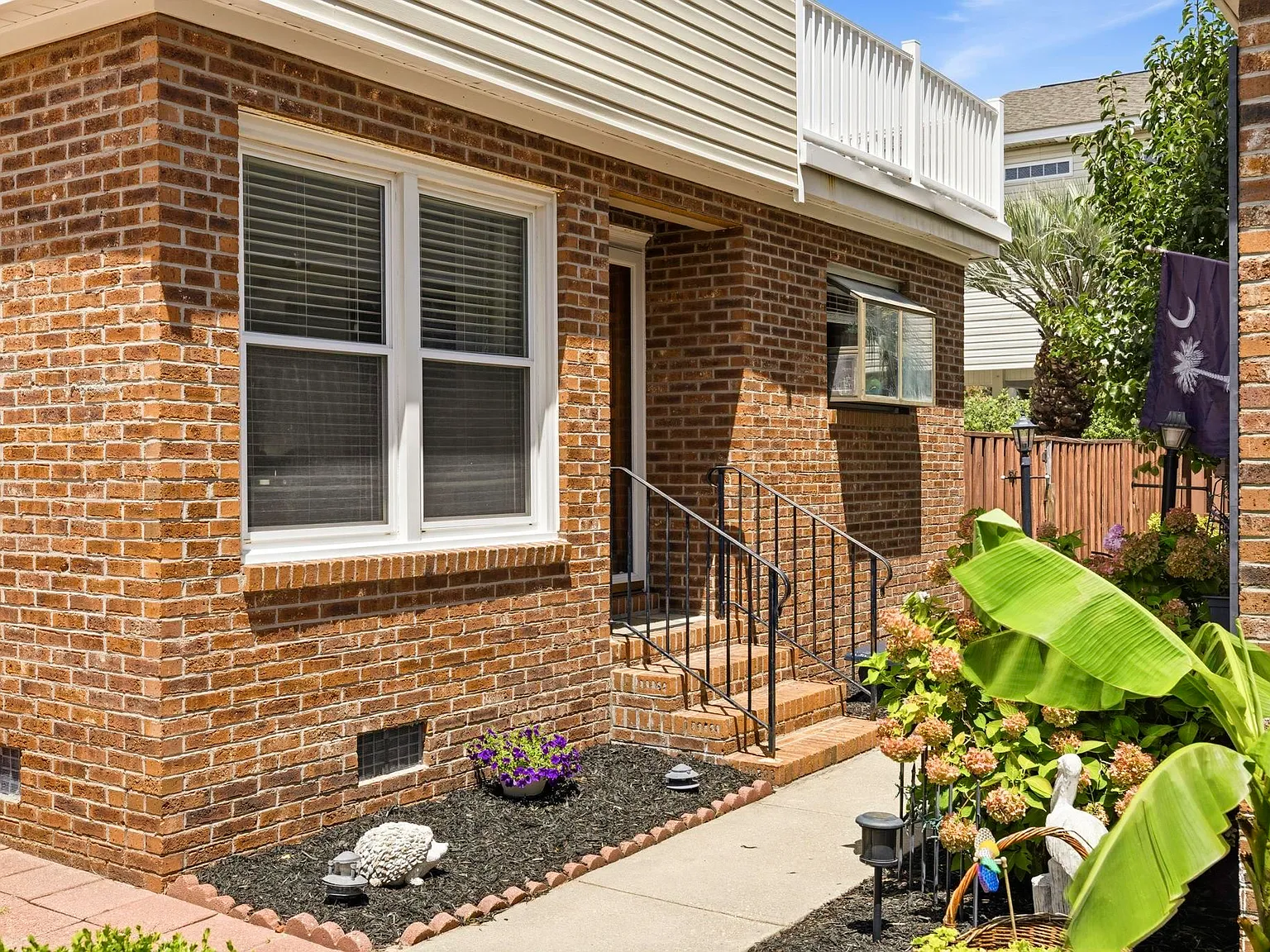 3 bed, 2.0 bath, 1950 sqft, $2,295 — Photo 3