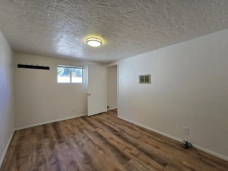 733 Columbia St — Photo 9