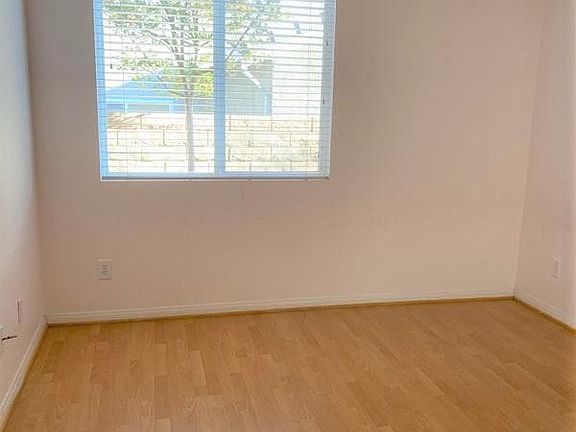 4th image of 28464 Hidden Hills Dr