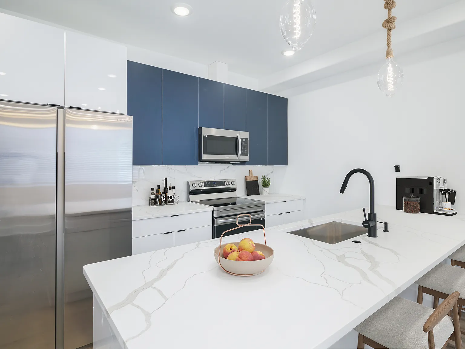 3 bed, 1100 sqft, $1,783 — Photo 2
