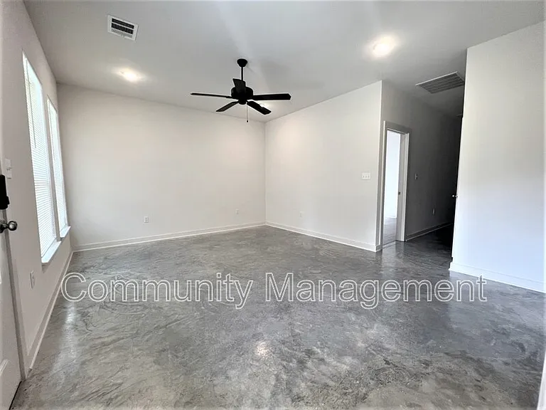 7677 River Ridge Dr — Photo 5
