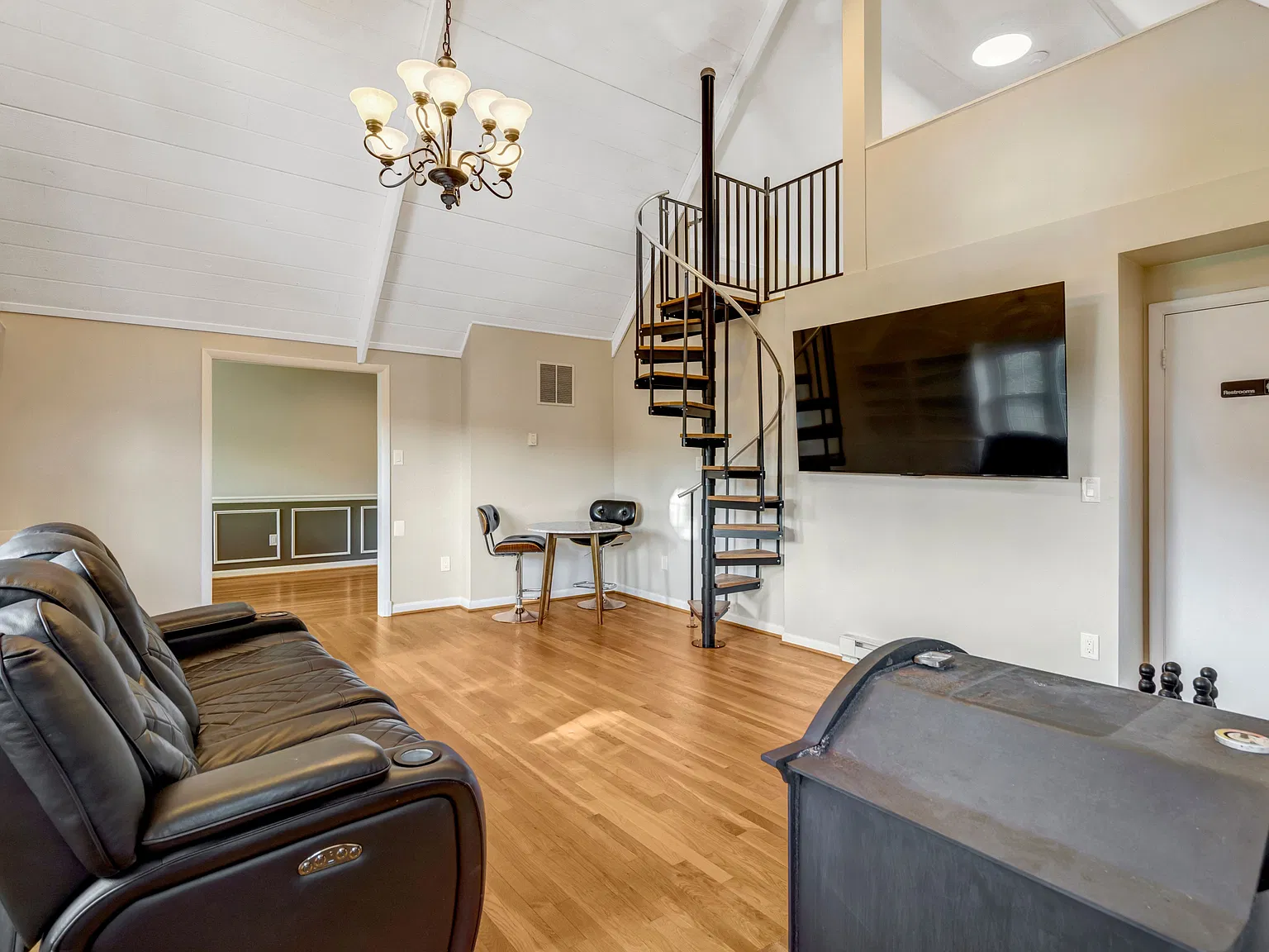 4 bed, 3312 sqft, $4,800 — Photo 1