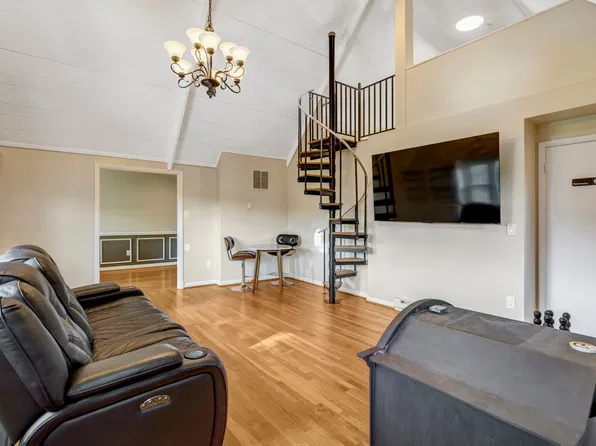 11335 Waples Mill Rd, Oakton, VA 22124