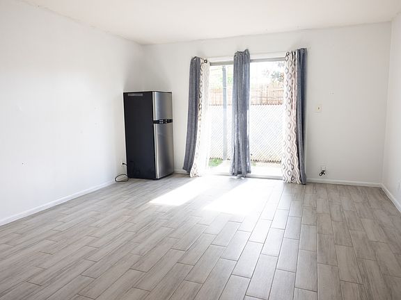 2nd image of 320 Welch Rd APT R3