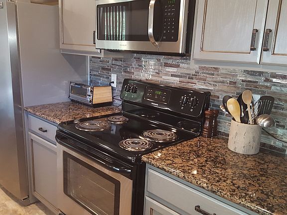 New appliances, granite top