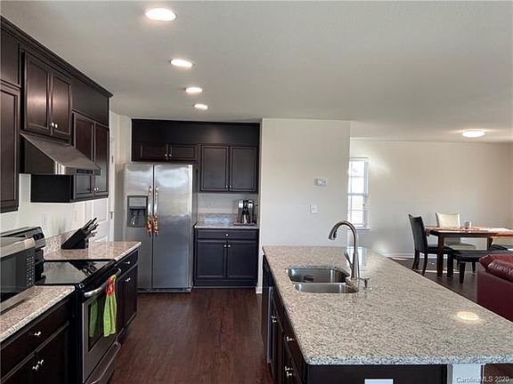 4th image of 3002 Green Apple Dr