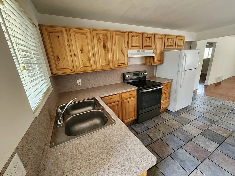 370 N F St #1 — Photo 10