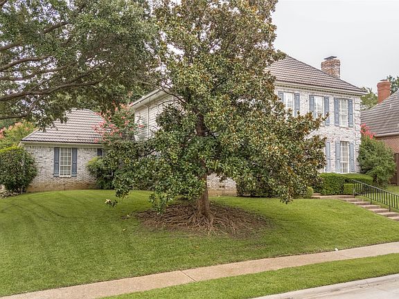 2nd image of 1608 Crockett Cir